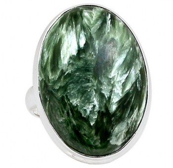 Zilveren ring gezet met ovale Seraphiet maat 18 mm